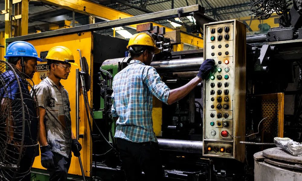 PRESSURE-DIECASTING-MACHINE